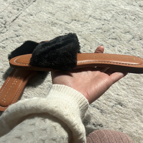 NWOT Never Worn Jack Rogers Black Furry Slide Sandals - Picture 4 of 5